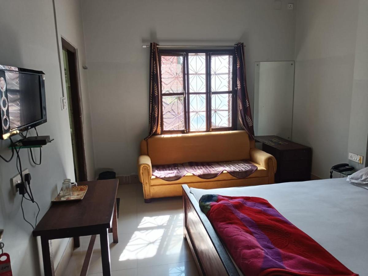 Kusum Hotel Dibrugarh Exterior foto