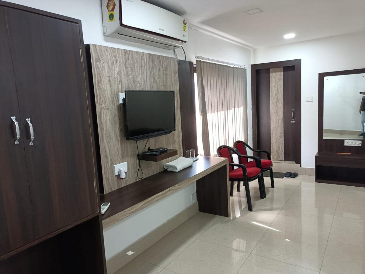 Kusum Hotel Dibrugarh Exterior foto