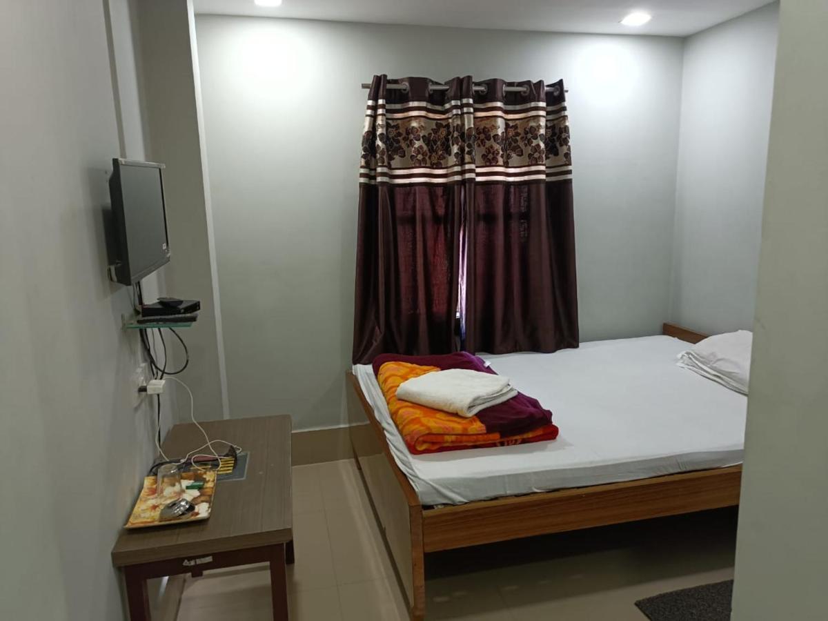 Kusum Hotel Dibrugarh Exterior foto