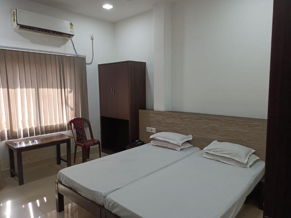 Kusum Hotel Dibrugarh Exterior foto