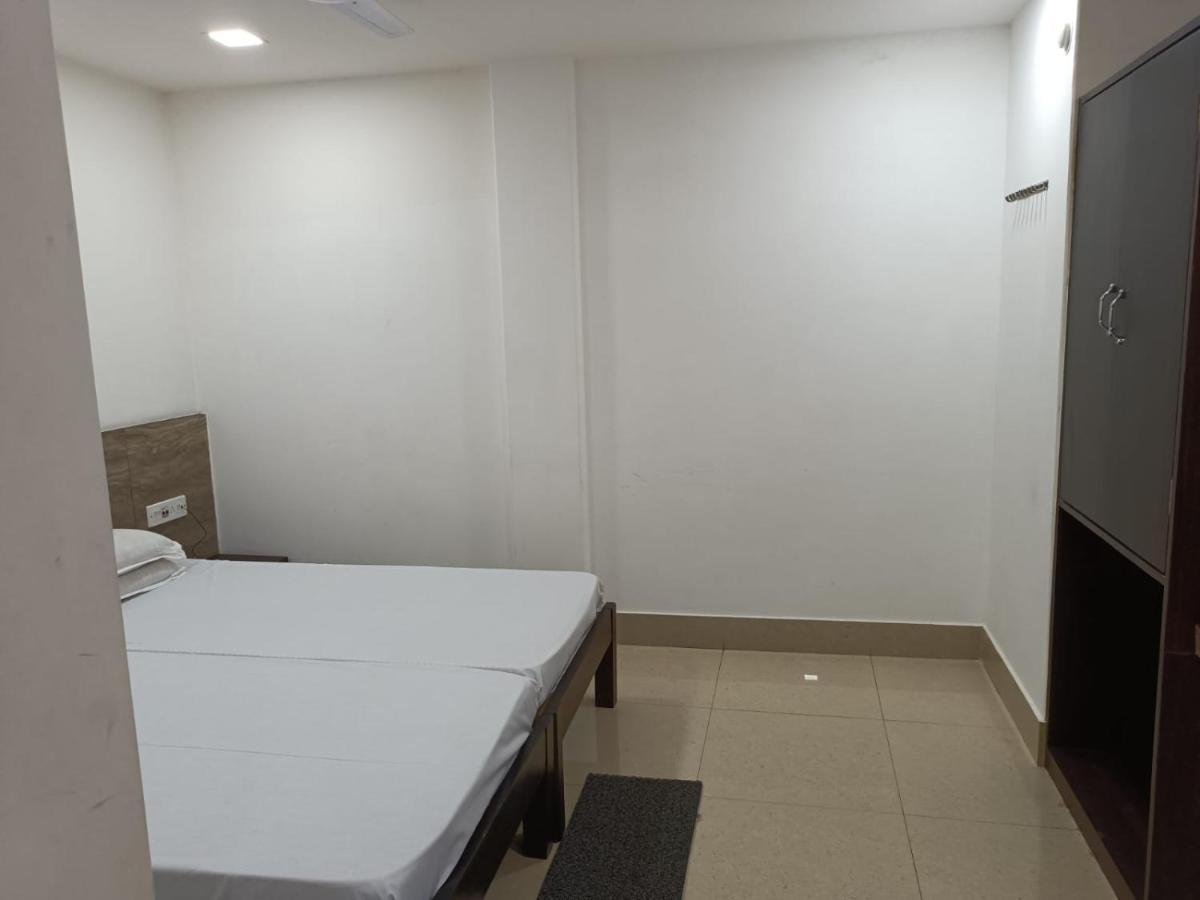 Kusum Hotel Dibrugarh Exterior foto