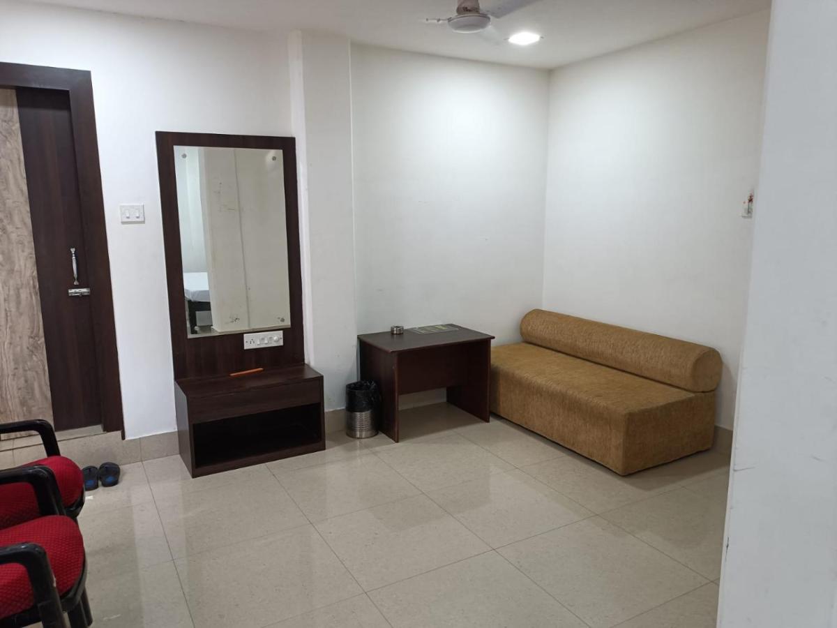 Kusum Hotel Dibrugarh Exterior foto