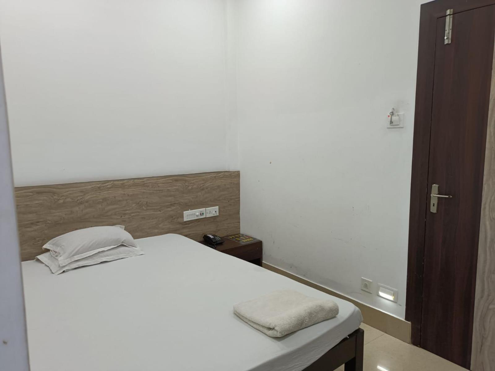 Kusum Hotel Dibrugarh Exterior foto